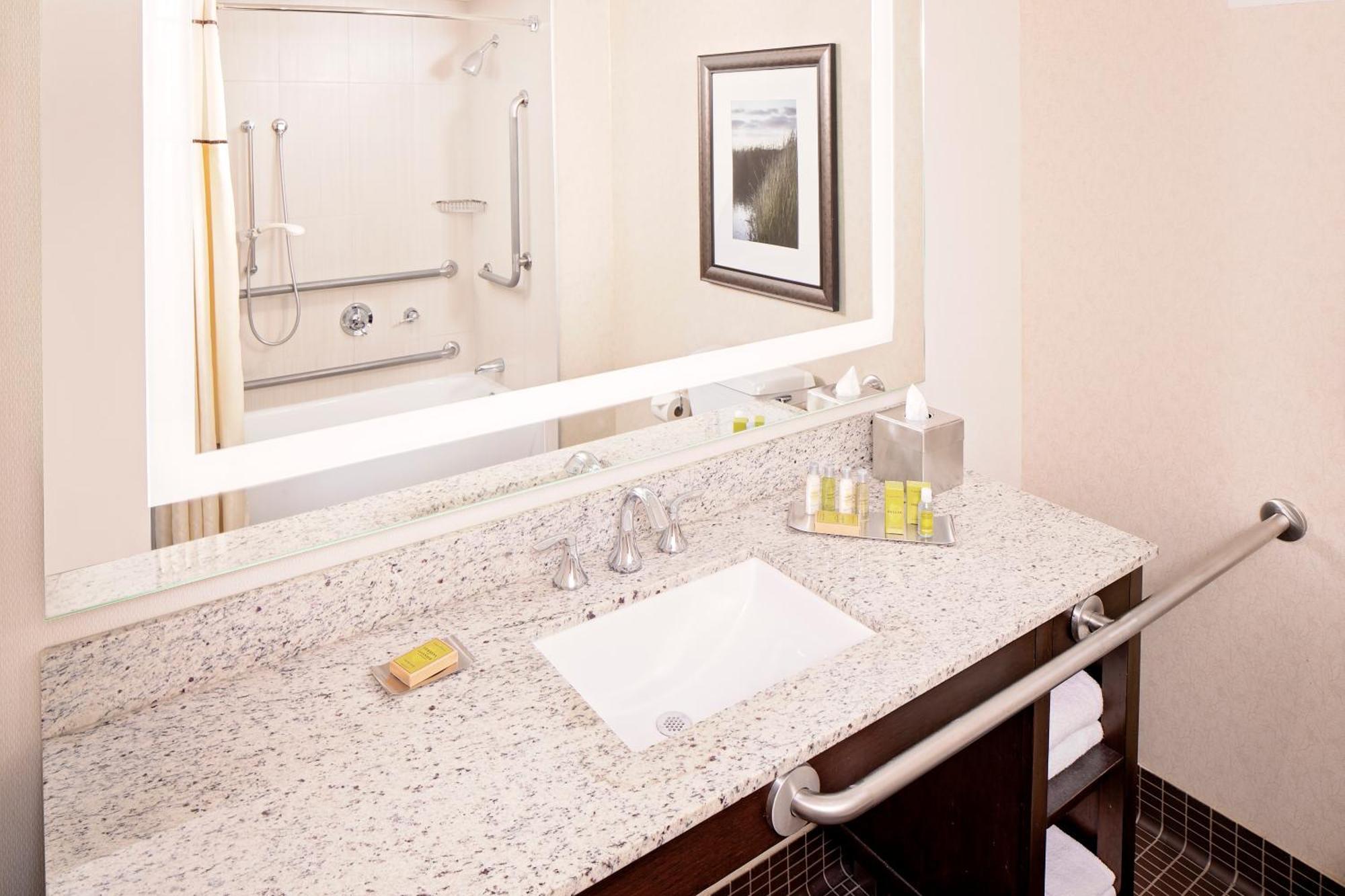 Doubletree By Hilton Hotel Boston Bayside Luaran gambar